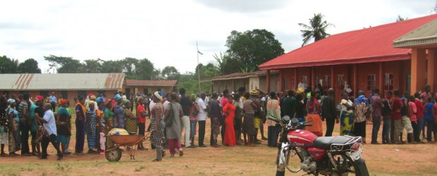 People voting in Ewu, Edo State in Nigeria's 2015 elections