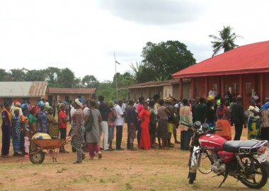 People voting in Ewu, Edo State in Nigeria's 2015 elections